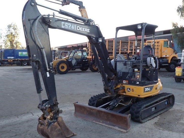 2023-deere-35g-image-1