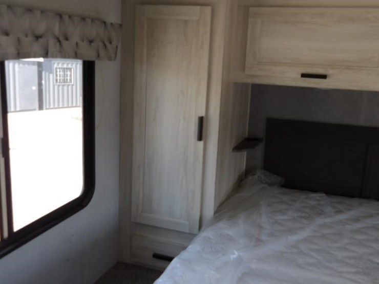 2021-ford-e450-image-69