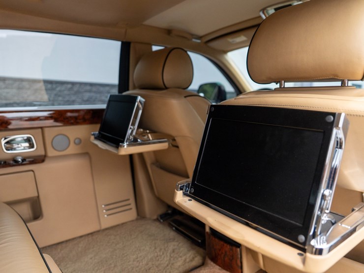#110-•-2014-rolls-royce-phantom-sedan-image-80
