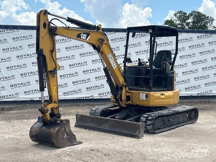 2015-caterpillar-304e2-mini-excavator-image-1