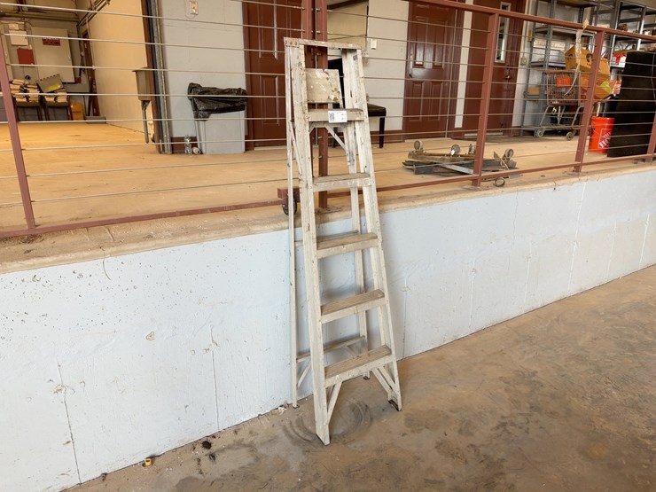 6'-aluminum-stepladder-image-1