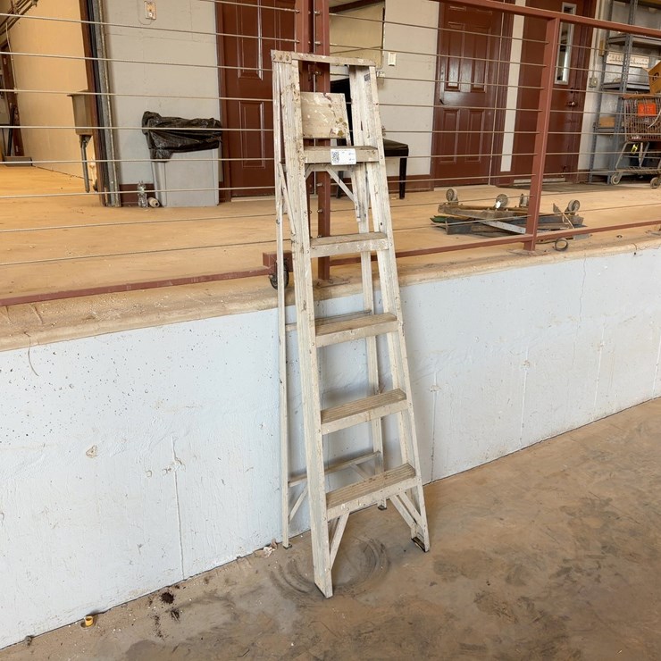 6' ALUMINUM STEPLADDER