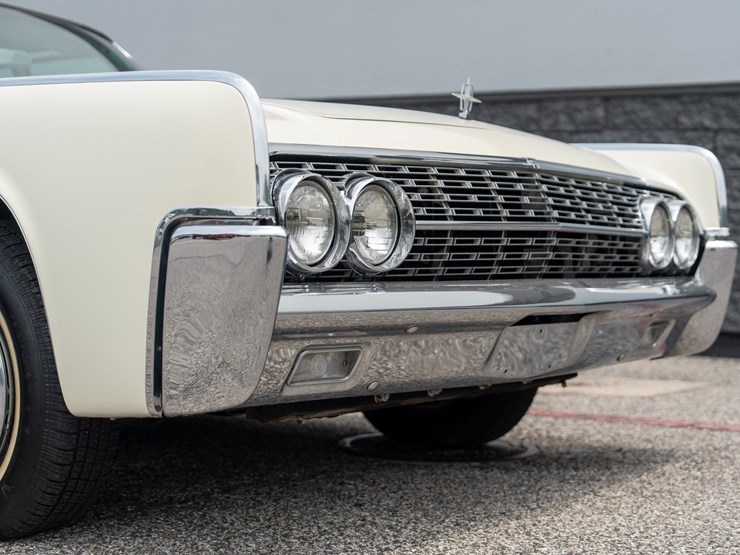 #111-•-1962-lincoln-continental-sedan-image-21