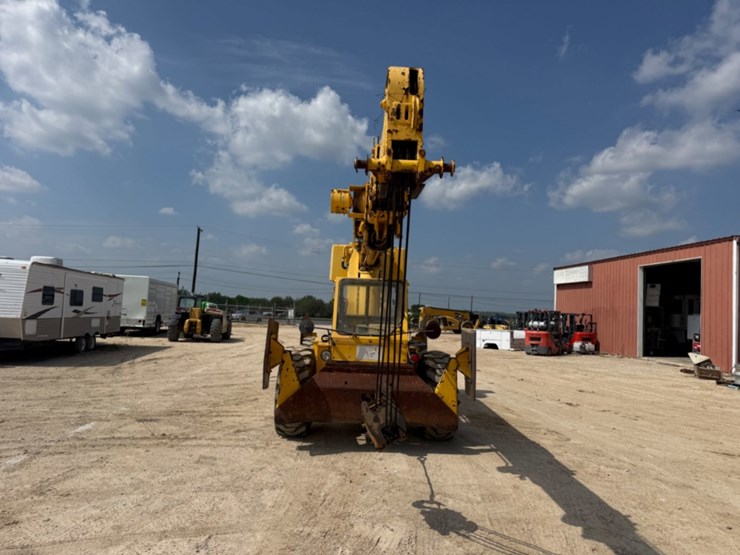 2015-jlg-8042-image-2