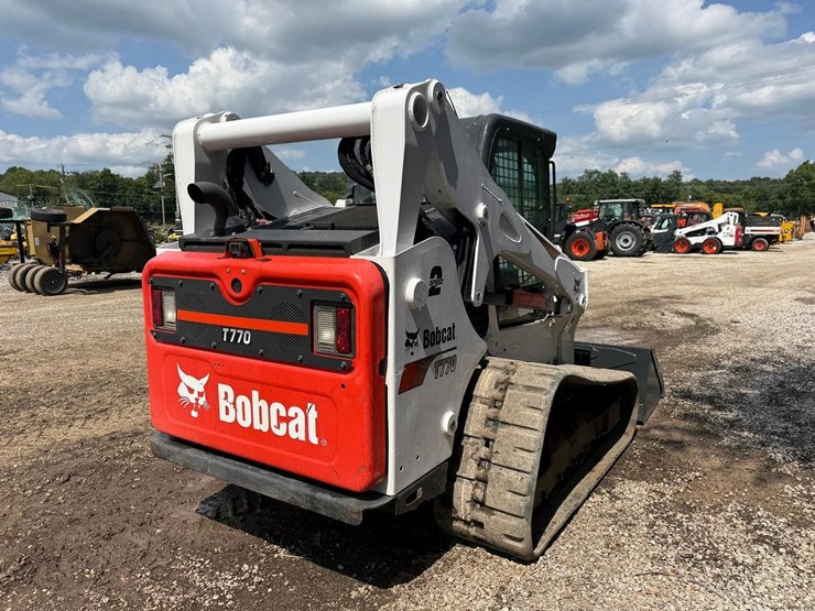 2022-bobcat-t770-image-4