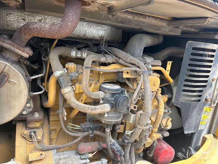 2015-caterpillar-304e2-mini-excavator-image-9