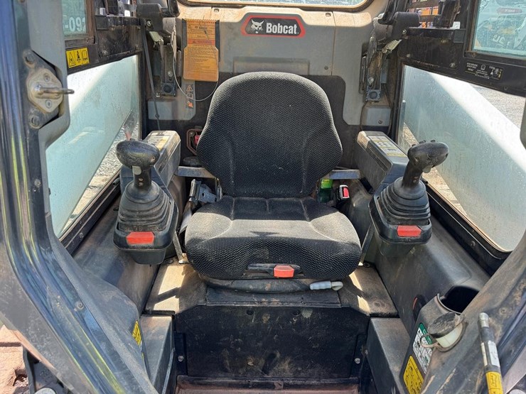 2020-bobcat-t66-image-24
