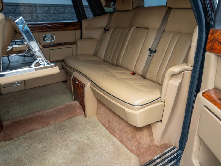 #110-•-2014-rolls-royce-phantom-sedan-image-43