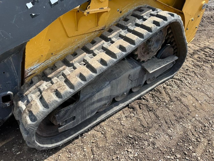2017-deere-317g-image-13