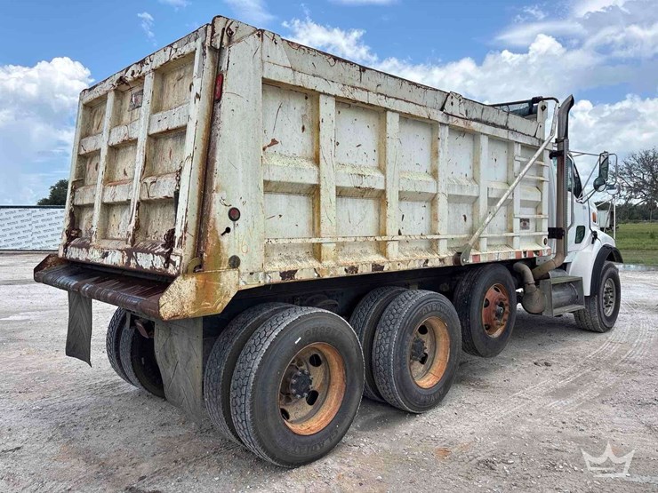 2009-sterling-l9500-image-3