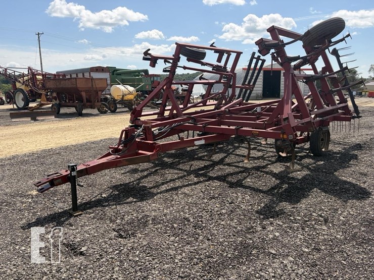 case-ih-4800-image-1