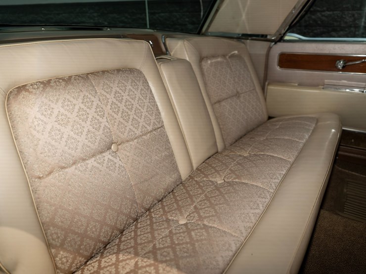 #111-•-1962-lincoln-continental-sedan-image-86