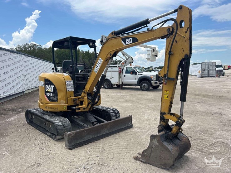 2015-caterpillar-304e2-mini-excavator-image-2