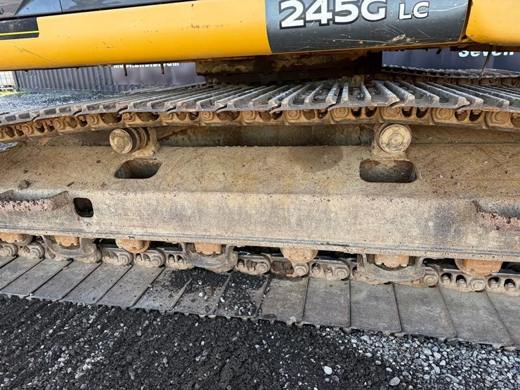 2016-deere-245g-lc-image-18