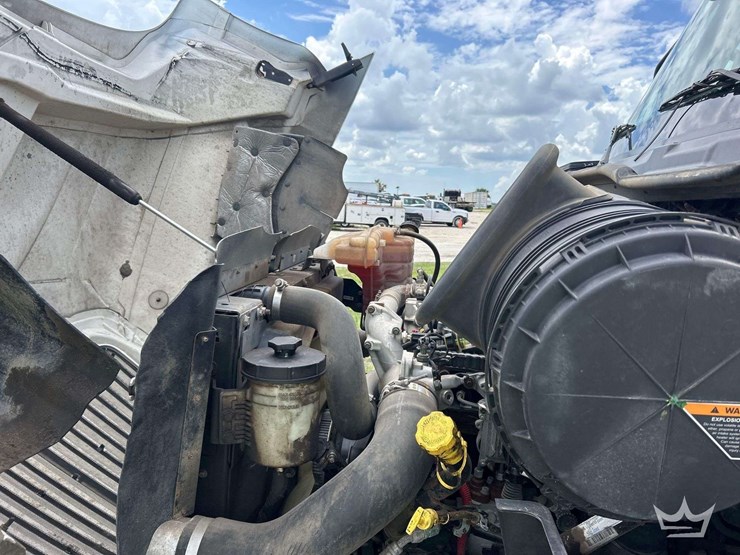 2021-international-rh613-t/a-day-cab-truck-tractor-image-10