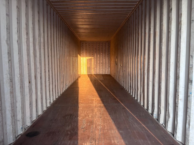 #1243-•-40ft-container-image-3