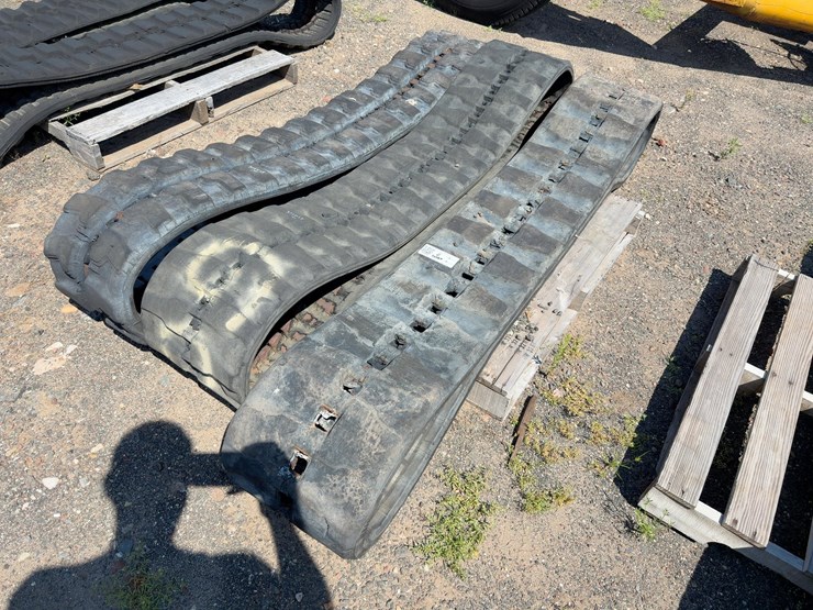(3)-rubber-skid-steer-tracks-image-2