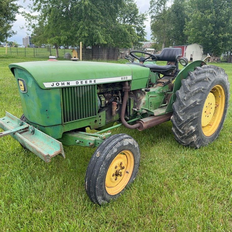 JOHN DEERE 820