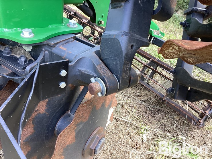 2012-john-deere-2623-image-16