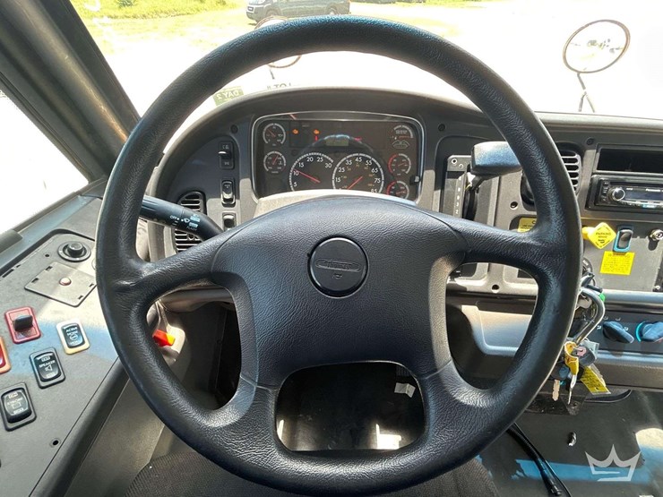 2016-freightliner-b2-image-23