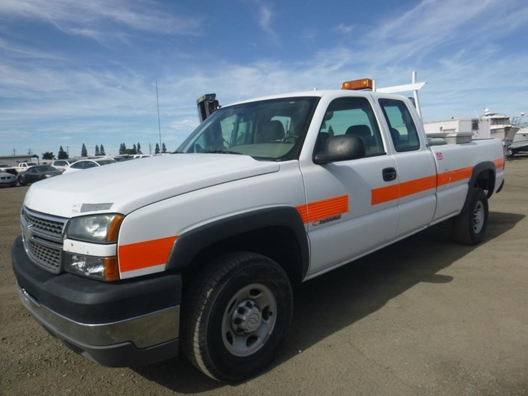 2005-chevrolet-2500hd-image-1