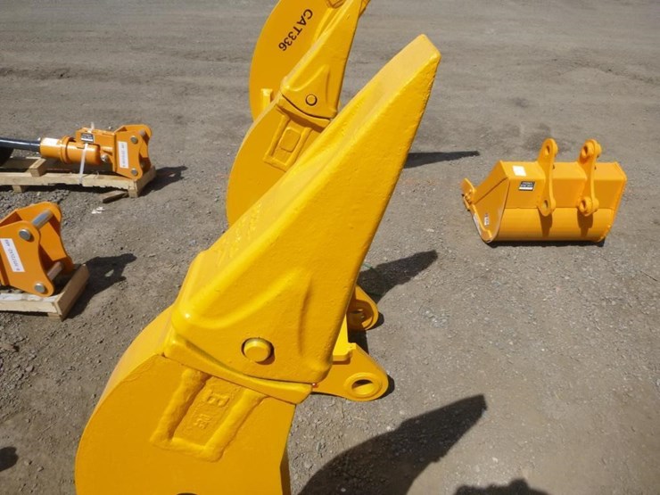caterpillar-320-image-6