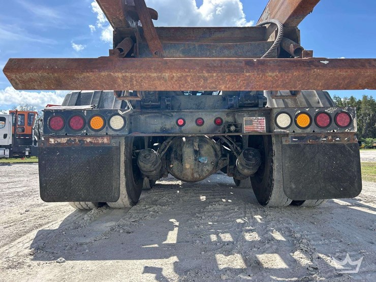 2016-peterbilt-348-image-29