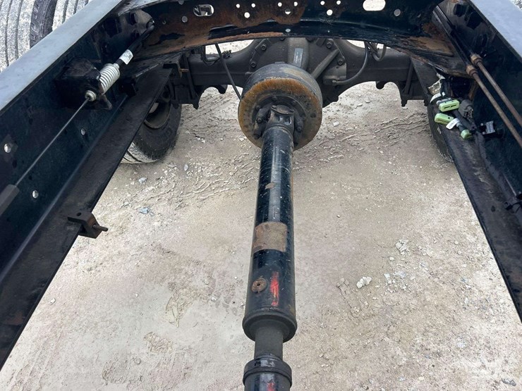 2016-freightliner-m2-106-image-21