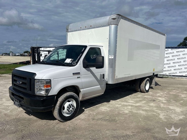 2019-ford-e350-image-1