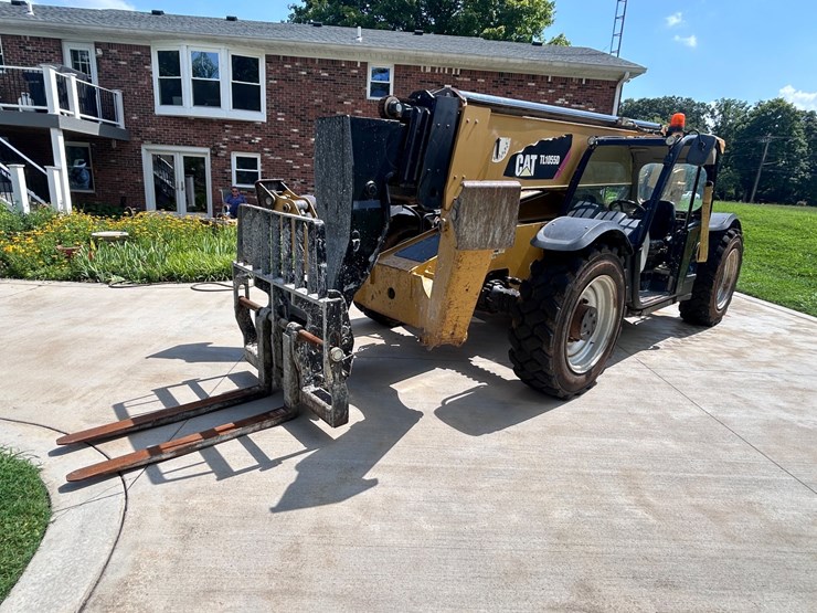 2017-caterpillar-tl1055d-image-1