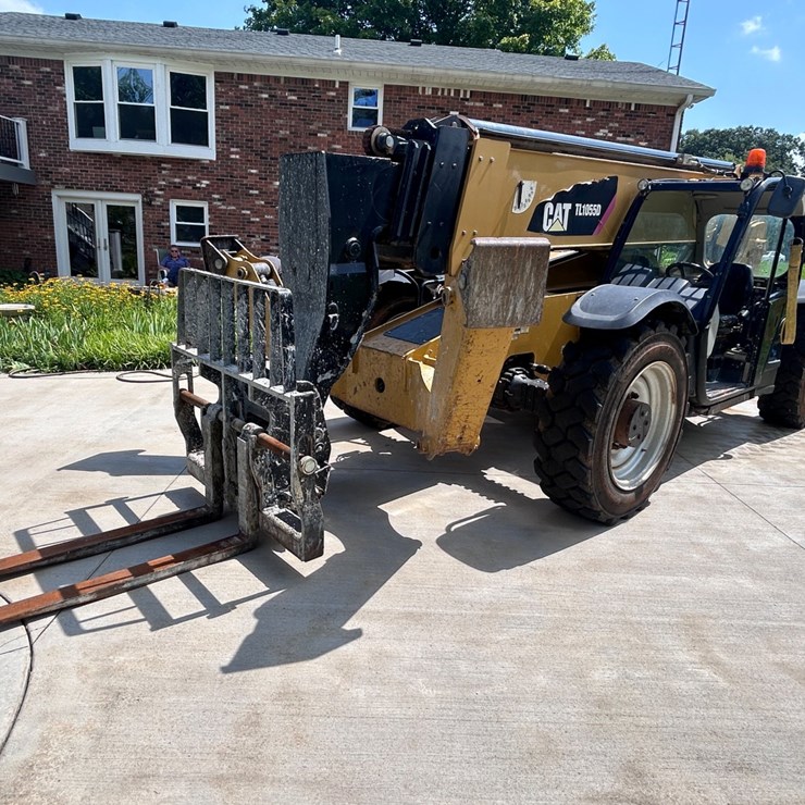 2017 CATERPILLAR TL1055D