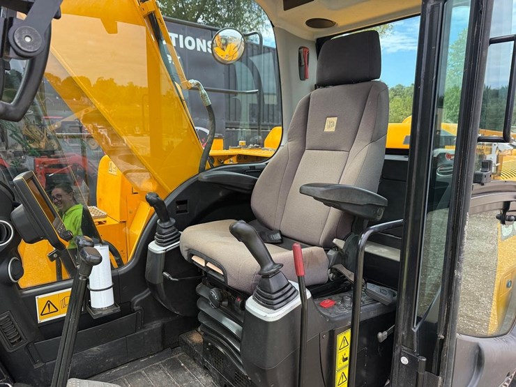 2021-jcb-js160n-lc-image-19