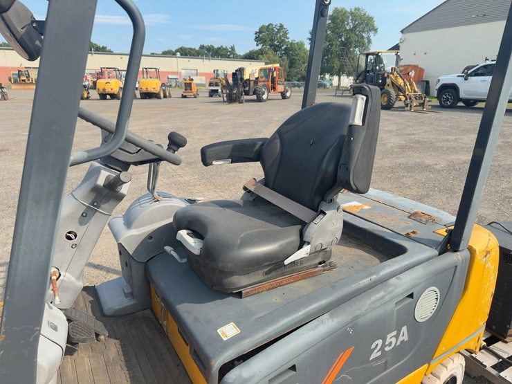 inoperable---2019-liugong-clg2025a-s-electric-forklift-image-17