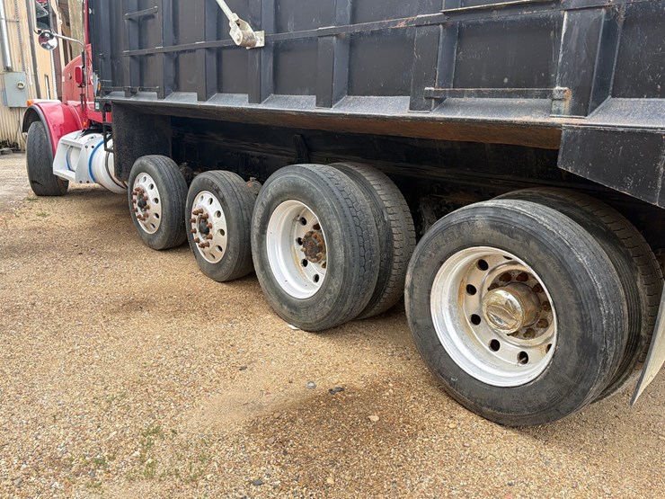 2008-peterbilt-365-image-5