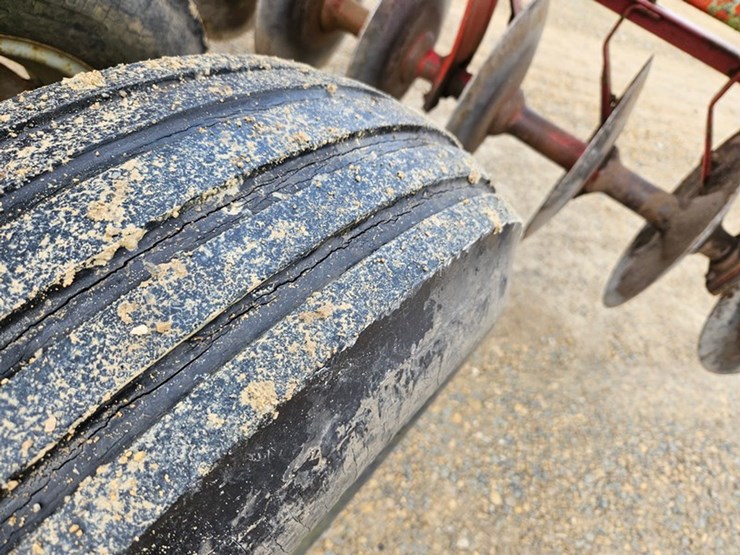 massey-ferguson-620-image-30