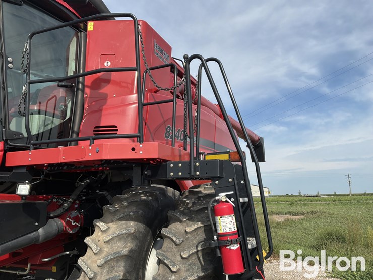2016-case-ih-8240-image-15