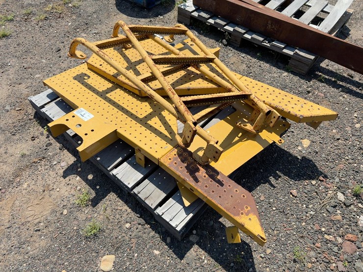 quantity-of-caterpillar-wheel-loader-body-panels-image-2