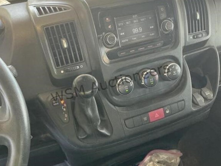 2019-dodge-3500-image-21