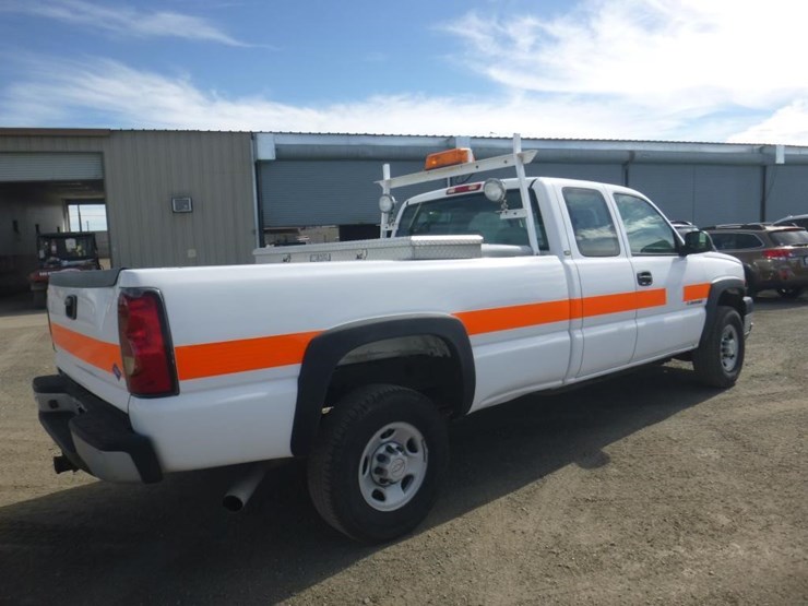 2005-chevrolet-2500hd-image-3
