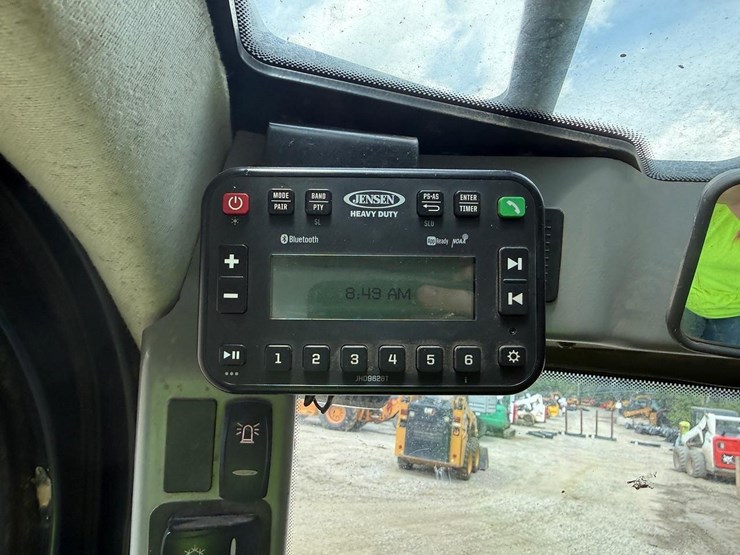2024-jcb-3ts-8t-image-28