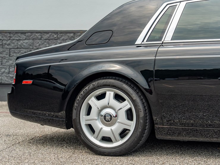#110-•-2014-rolls-royce-phantom-sedan-image-29