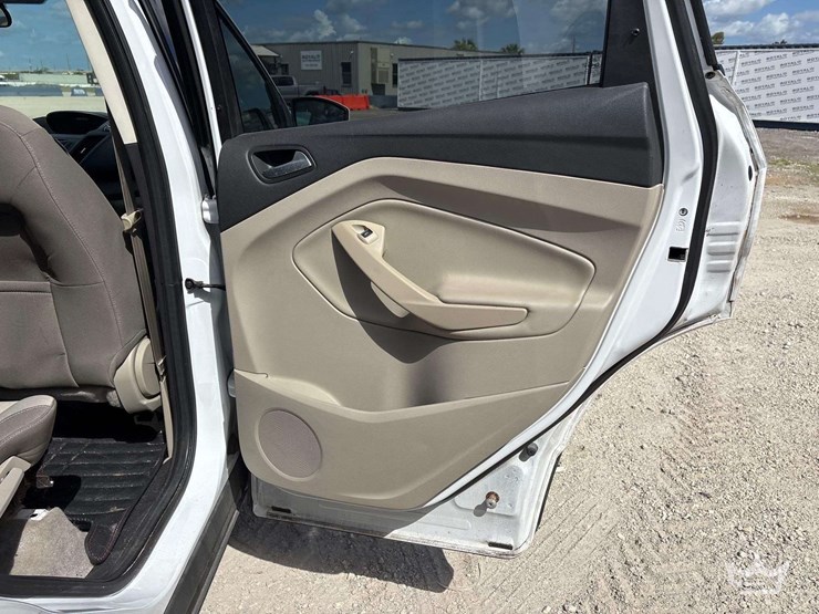 2014-ford-escape-image-24