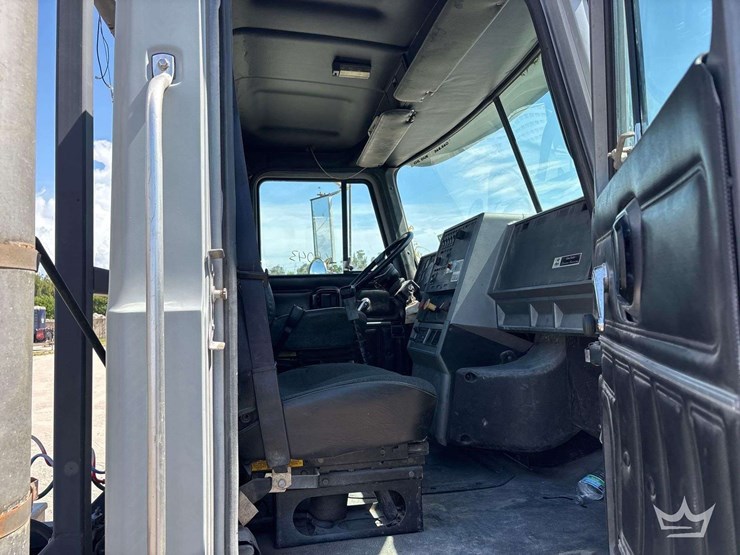 1997-mack-ch613-image-57