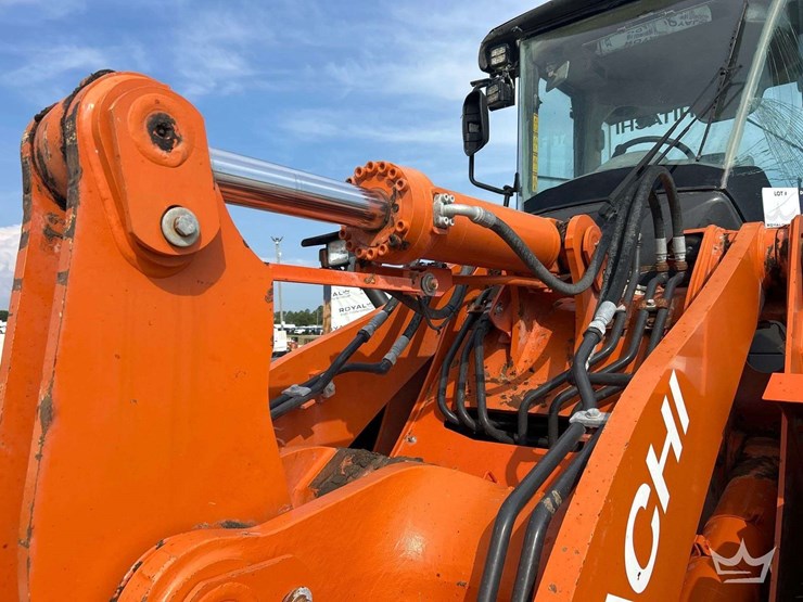 2021-hitachi-zw180-6-image-18