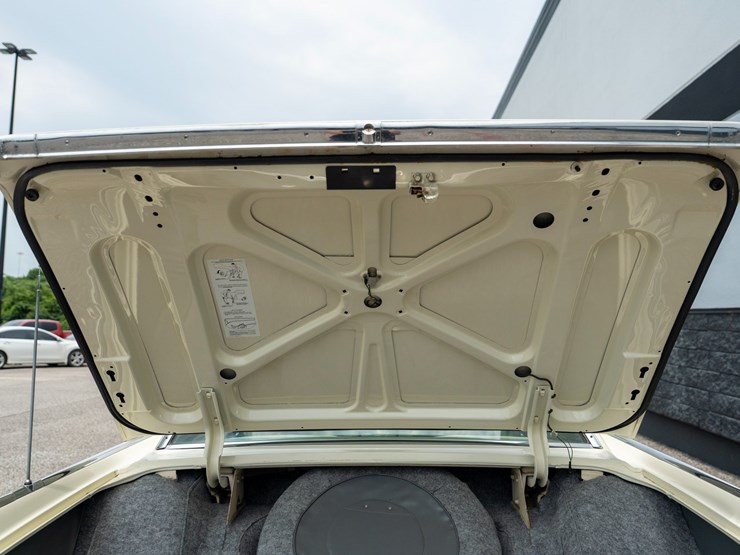 #111-•-1962-lincoln-continental-sedan-image-41