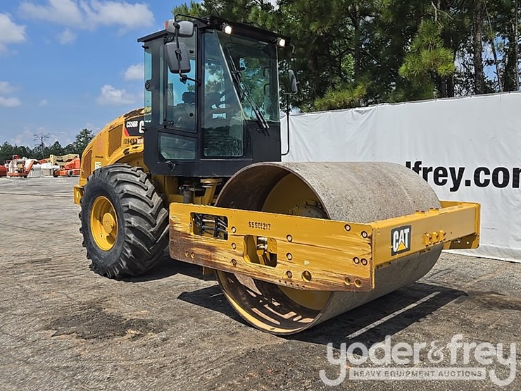 2020-caterpillar-cs56b-image-7