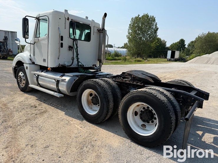 2007-freightliner-columbia-120-image-7