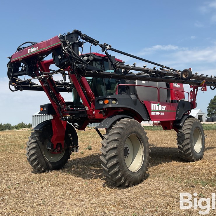 2009 Miller 4315 Nitro S/P Sprayer