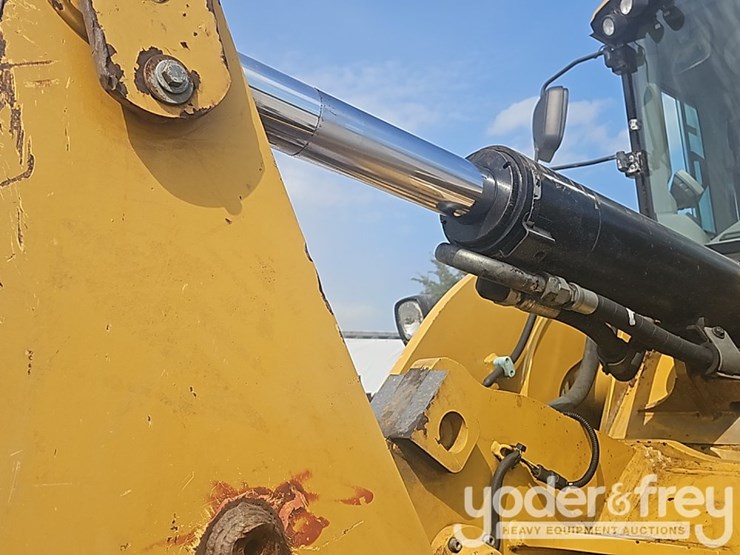 2014-caterpillar-938k-image-18