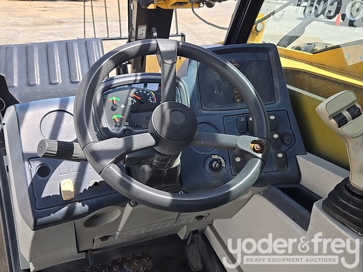 2019-caterpillar-tl943d-image-40